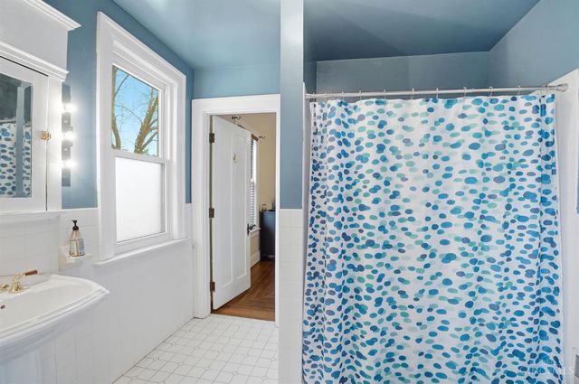 3966 Rose Hill Avenue, Cincinnati, OH 45229