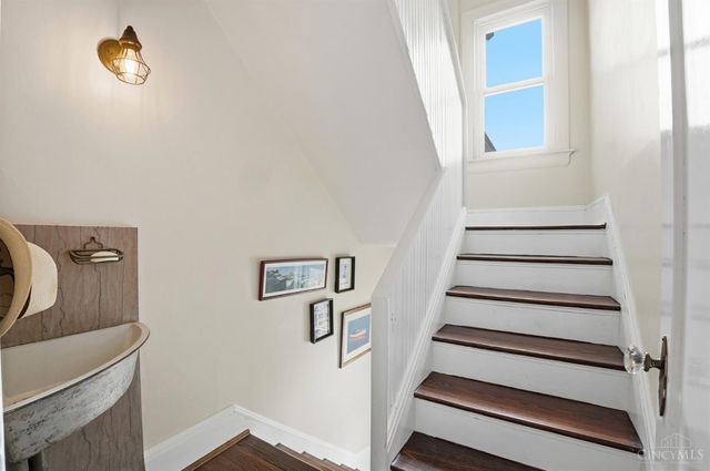 3966 Rose Hill Avenue, Cincinnati, OH 45229