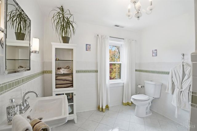 3966 Rose Hill Avenue, Cincinnati, OH 45229