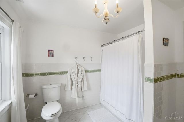 3966 Rose Hill Avenue, Cincinnati, OH 45229