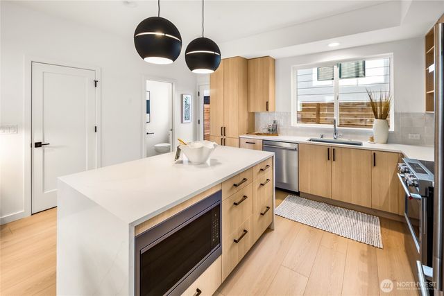 2013 A NW 64th Street, Seattle, WA 98107