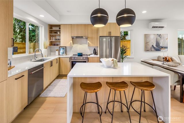 2013 A NW 64th Street, Seattle, WA 98107