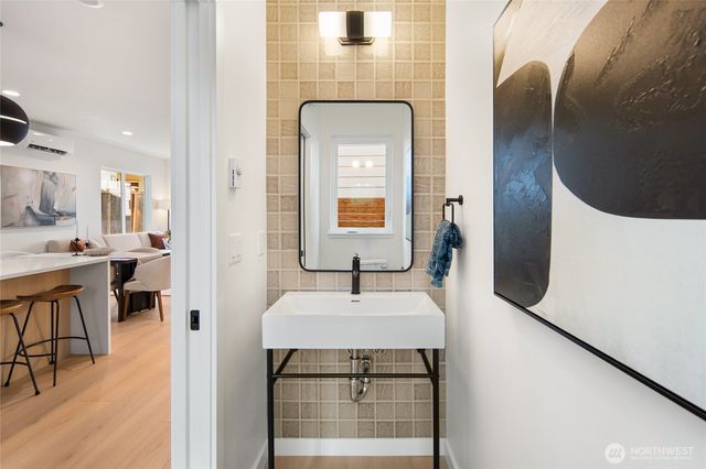 2013 A NW 64th Street, Seattle, WA 98107