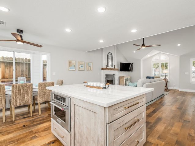 9560 N Barton Avenue, Fresno, CA 93720