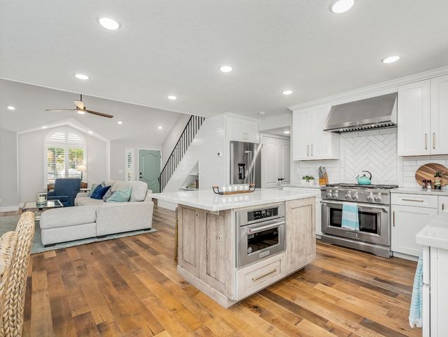 9560 N Barton Avenue, Fresno, CA 93720