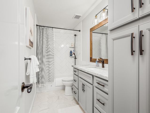 9560 N Barton Avenue, Fresno, CA 93720