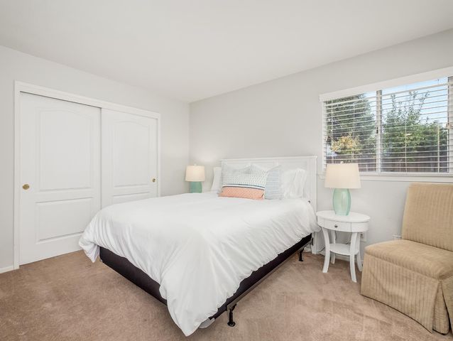 9560 N Barton Avenue, Fresno, CA 93720