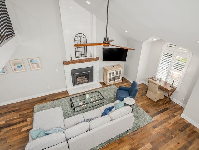 9560 N Barton Avenue, Fresno, CA 93720