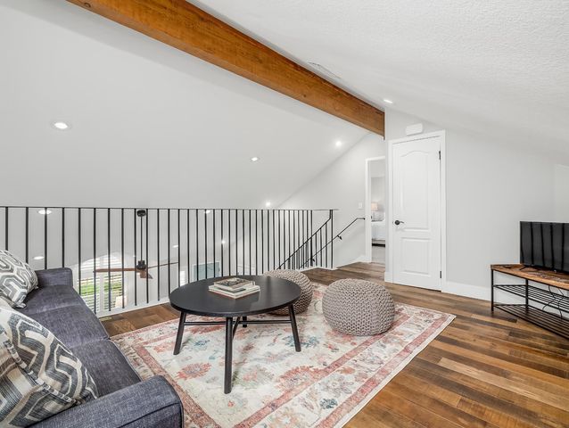 9560 N Barton Avenue, Fresno, CA 93720