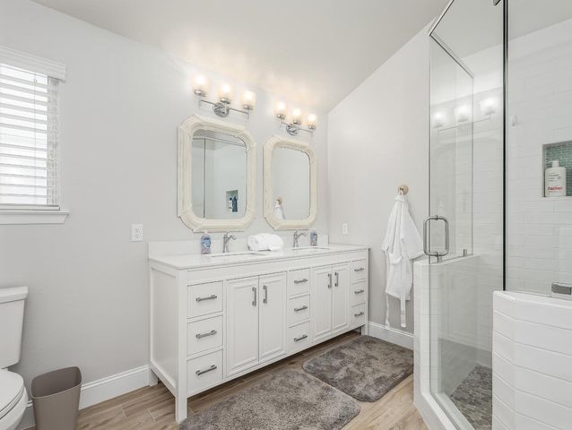 9560 N Barton Avenue, Fresno, CA 93720