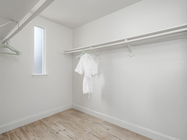 9560 N Barton Avenue, Fresno, CA 93720