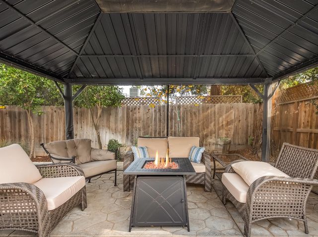 9560 N Barton Avenue, Fresno, CA 93720