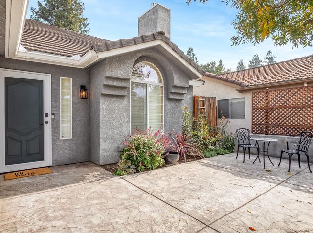 9560 N Barton Avenue, Fresno, CA 93720