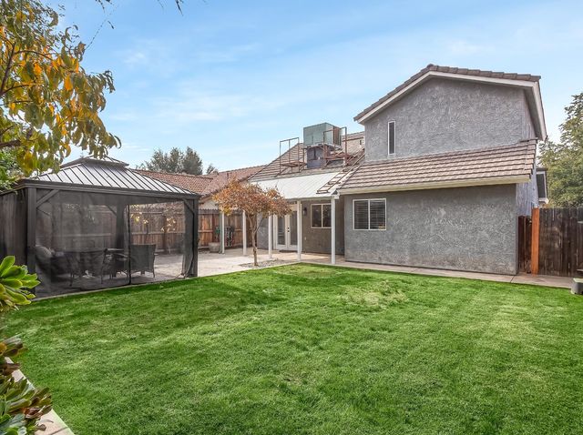 9560 N Barton Avenue, Fresno, CA 93720