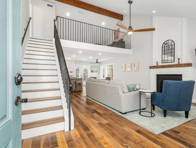 9560 N Barton Avenue, Fresno, CA 93720