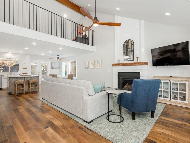 9560 N Barton Avenue, Fresno, CA 93720