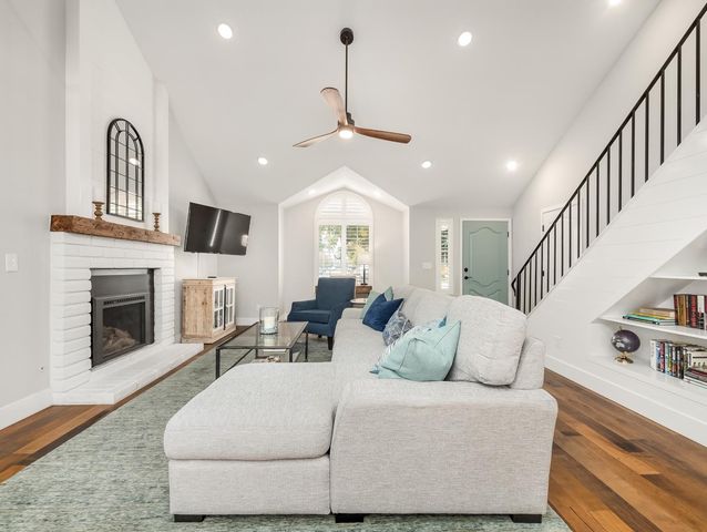 9560 N Barton Avenue, Fresno, CA 93720