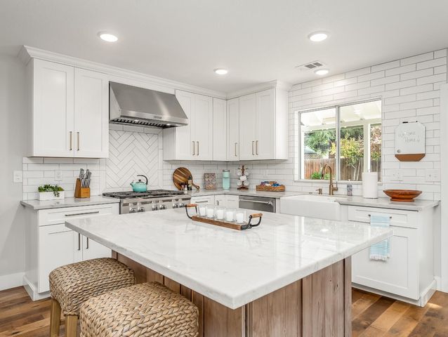 9560 N Barton Avenue, Fresno, CA 93720