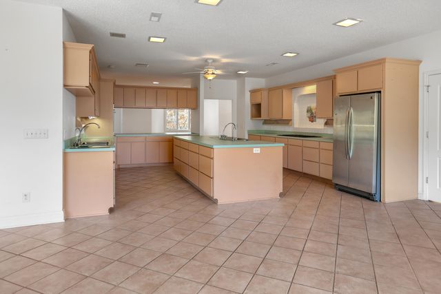 2030 W Lake Shore Drive, Pinopolis, SC 29469