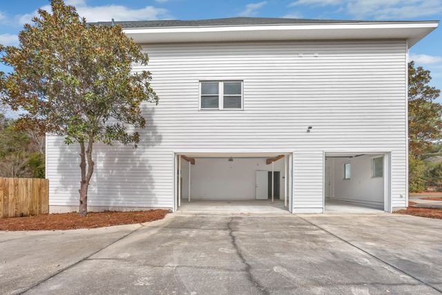 2030 W Lake Shore Drive, Pinopolis, SC 29469