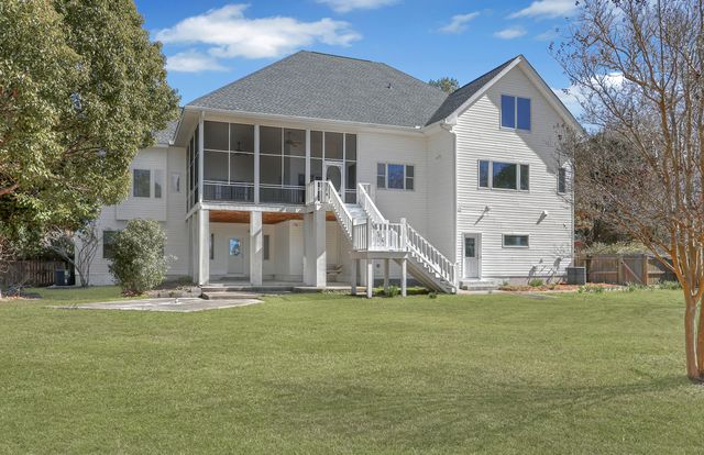 2030 W Lake Shore Drive, Pinopolis, SC 29469