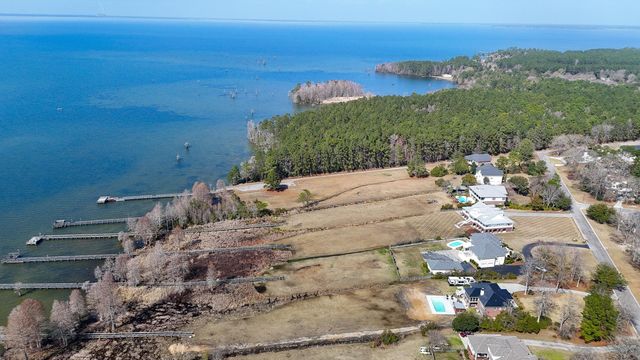 2030 W Lake Shore Drive, Pinopolis, SC 29469