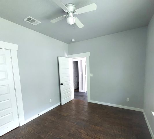 701 E Washington Street, Paris, TX 75460