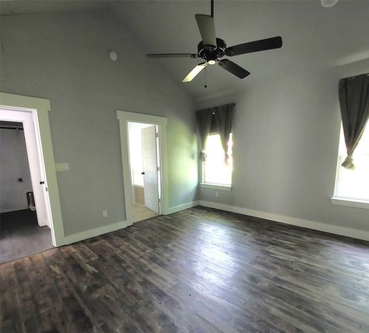 701 E Washington Street, Paris, TX 75460