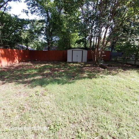 701 E Washington Street, Paris, TX 75460