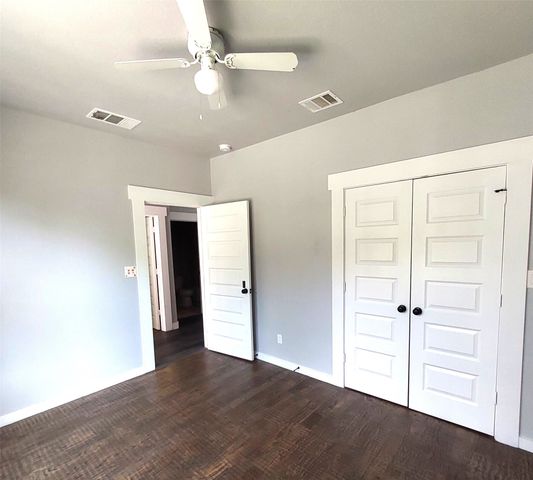 701 E Washington Street, Paris, TX 75460