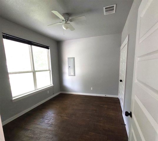 701 E Washington Street, Paris, TX 75460