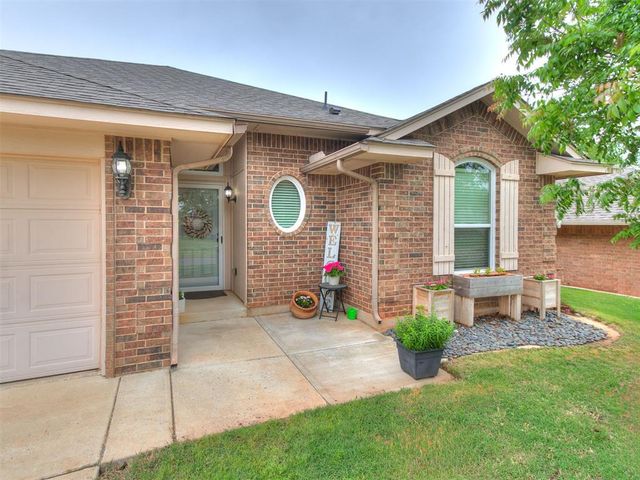 10813 Turtlewood Drive, Midwest City, OK 73130