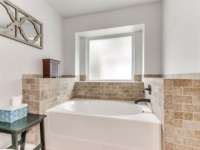 10813 Turtlewood Drive, Midwest City, OK 73130