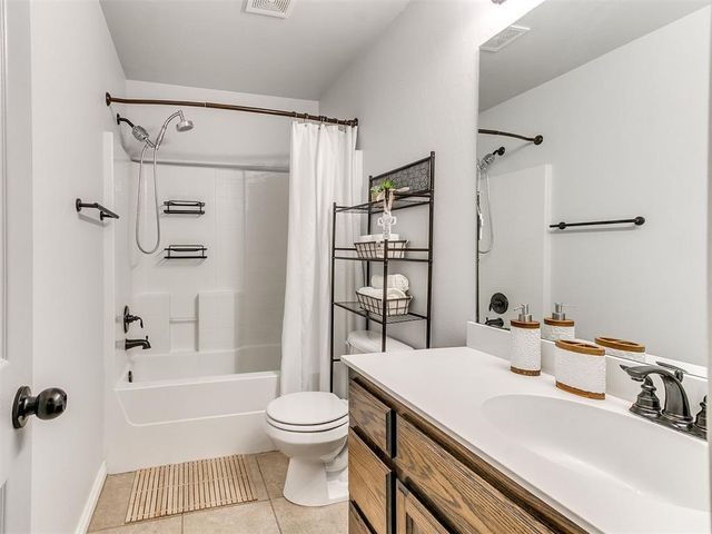 10813 Turtlewood Drive, Midwest City, OK 73130