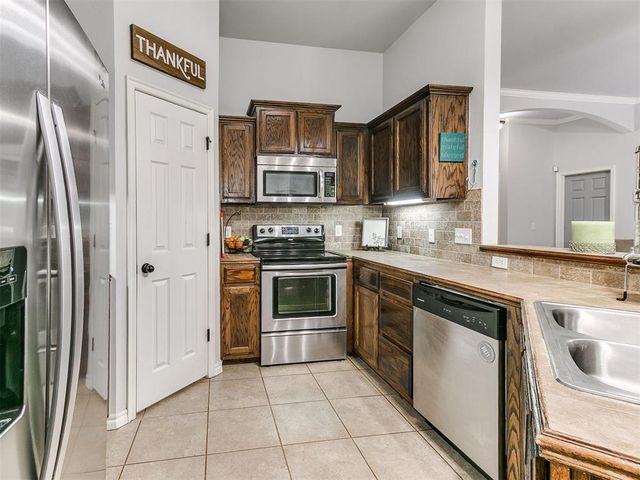 10813 Turtlewood Drive, Midwest City, OK 73130