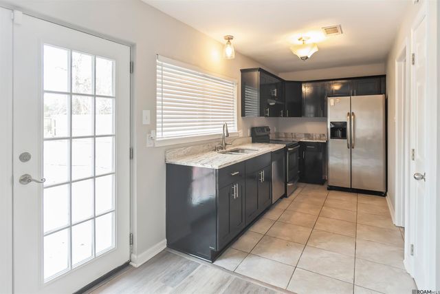 3134 Montreal Dr, Baton Rouge, LA 70819