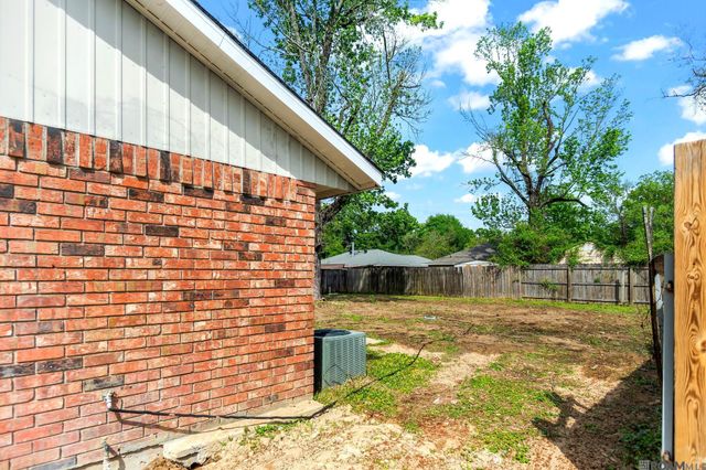 3134 Montreal Dr, Baton Rouge, LA 70819