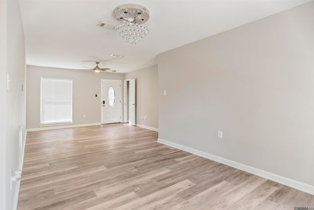 3134 Montreal Dr, Baton Rouge, LA 70819