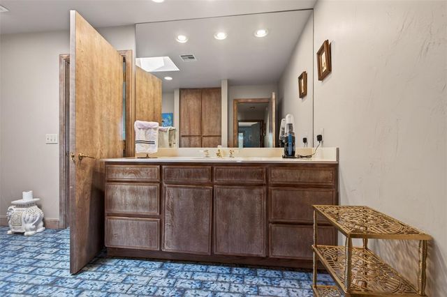 6200 Riviera Drive, Oklahoma City, OK 73112