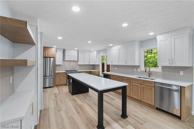21470 Jonathan Drive, Strongsville, OH 44149
