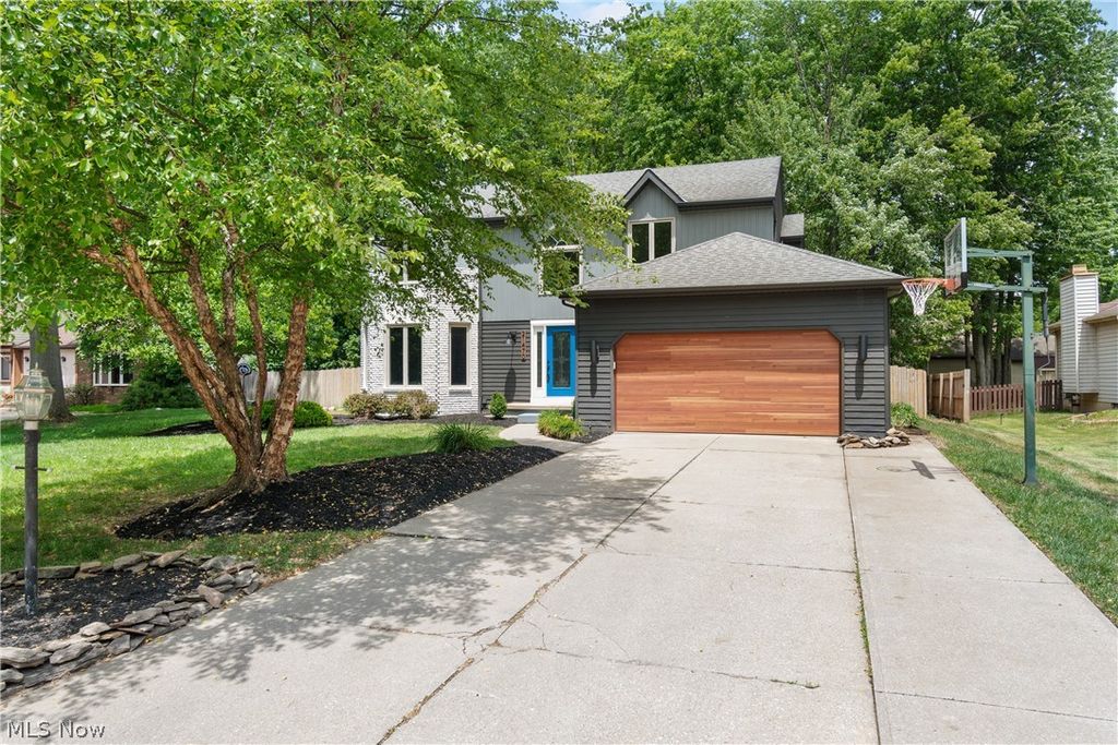21470 Jonathan Drive, Strongsville, OH 44149