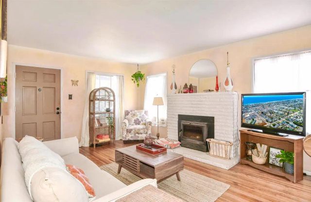 710 Eucalyptus Street, Oceanside, CA 92054