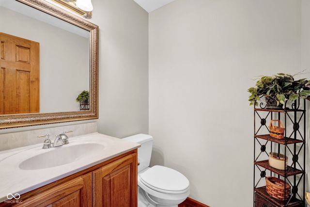 13010 E Otter Creek Lane, Columbus, IN 47203
