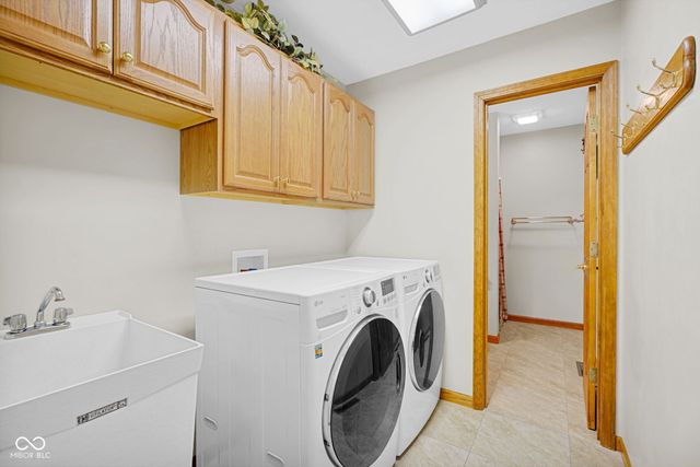 13010 E Otter Creek Lane, Columbus, IN 47203