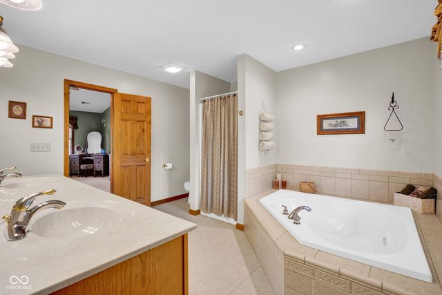 13010 E Otter Creek Lane, Columbus, IN 47203