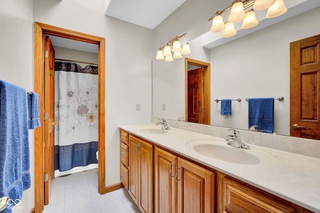13010 E Otter Creek Lane, Columbus, IN 47203