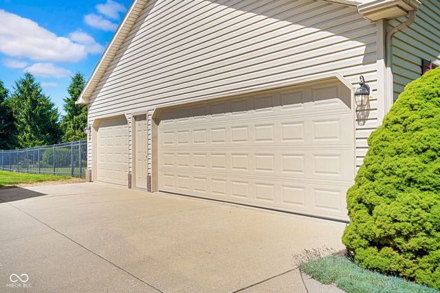 13010 E Otter Creek Lane, Columbus, IN 47203