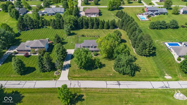 13010 E Otter Creek Lane, Columbus, IN 47203
