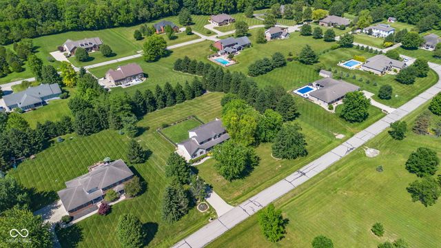 13010 E Otter Creek Lane, Columbus, IN 47203