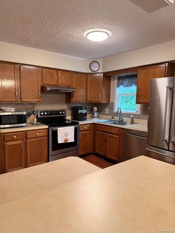 9 Fowler Avenue, Ronkonkoma, NY 11779